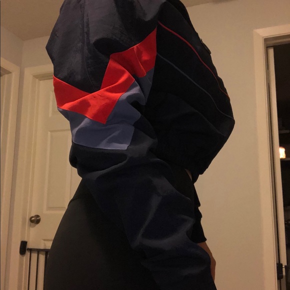 Woman’s Fila windbreaker - NWOT - Picture 6 of 6